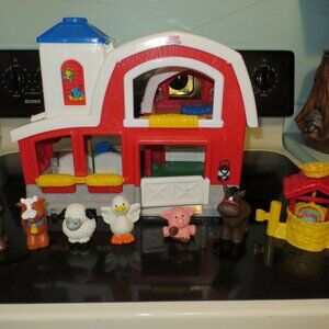 Fisher Price Little People Farm Barn with Farm Wishing Well